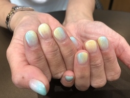 主婦の手は凝っています。