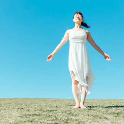 私のつらい経験から、人生さえも好転させる「まるごと受け入れる」日々に寄り添います